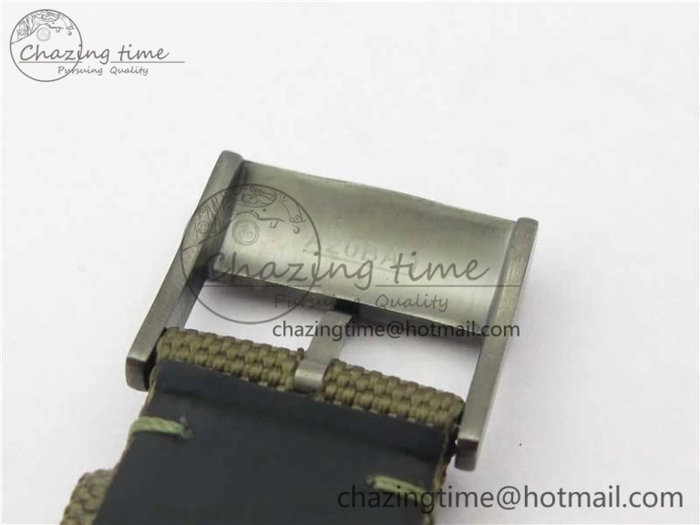 Avenger Bandit Titanium DLC B50 Best Edition Gray Carbon Dial on Green Nylon Strap A Original 5578