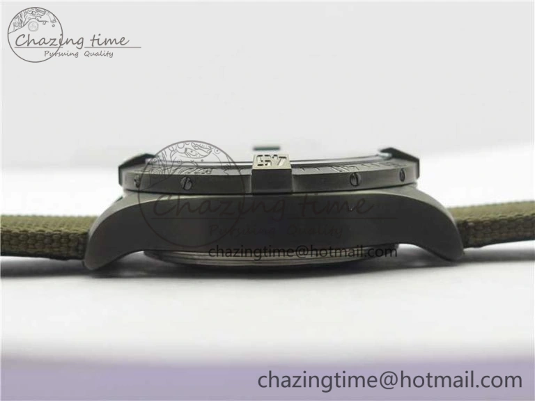 Avenger Bandit Titanium DLC B50 Best Edition Gray Carbon Dial on Green Nylon Strap A Original 5578
