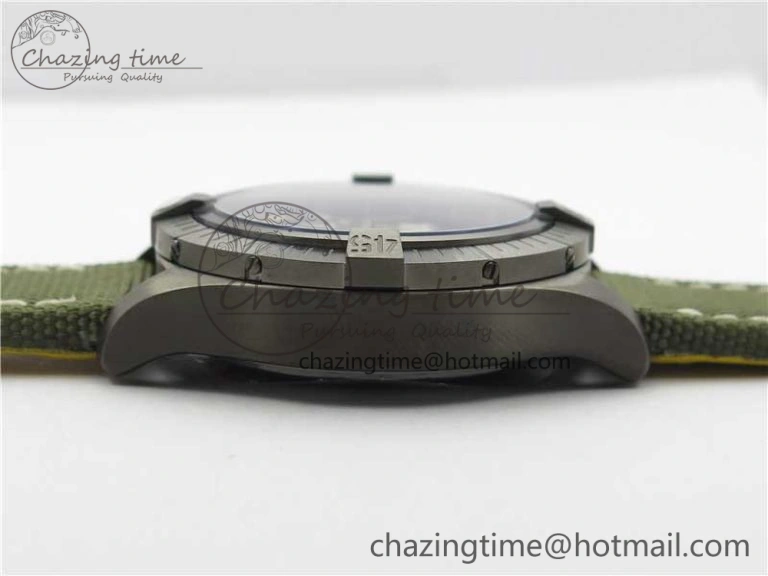 Compact Avenger Bandit V13317 Titanium DLC B50 Best Edition Green Dial on Green Nylon Strap A 5570