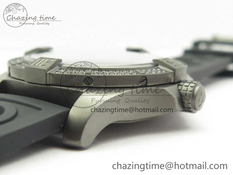 Avenger Blackbird V17311 Ti DLC 1:1 Best Edition Black Dial Diamonds Bezel on Rubber Strap A EasyMatch 5605