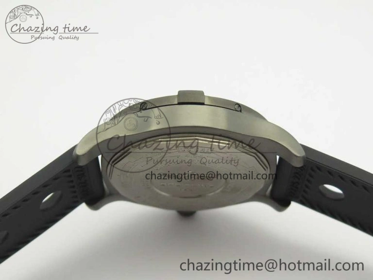 Avenger Blackbird V17311 Ti DLC 1:1 Best Edition Black Dial Diamonds Bezel on Rubber Strap A EasyMatch 5605