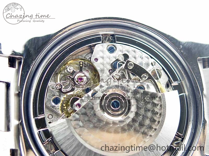 Avenger Chronograph 43mm SS B12F Best Edition White Dial on SS Bracelet A EasyMatch 5585