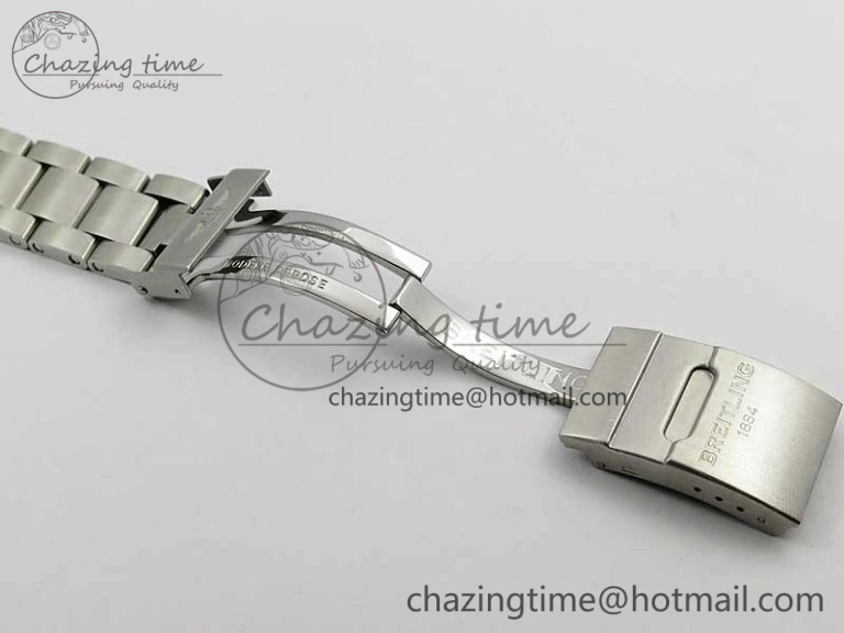 Avenger Chronograph 43mm SS B12F Best Edition White Dial on SS Bracelet A EasyMatch 5585