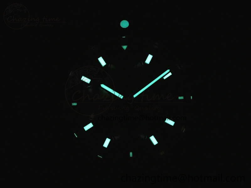 Avenger Chronograph 43mm SS B12F Best Edition White Dial on SS Bracelet A EasyMatch 5585