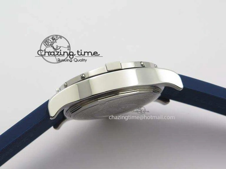 Avenger II GMT SS Blue Dial On Blue Rubber Strap A Resilient 5781