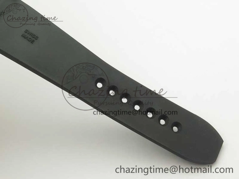 ZeroBulk Calibre De Cartier Diver Black JF 1:1 Best Edition White Dial On Black Rubber Strap A23J 6227