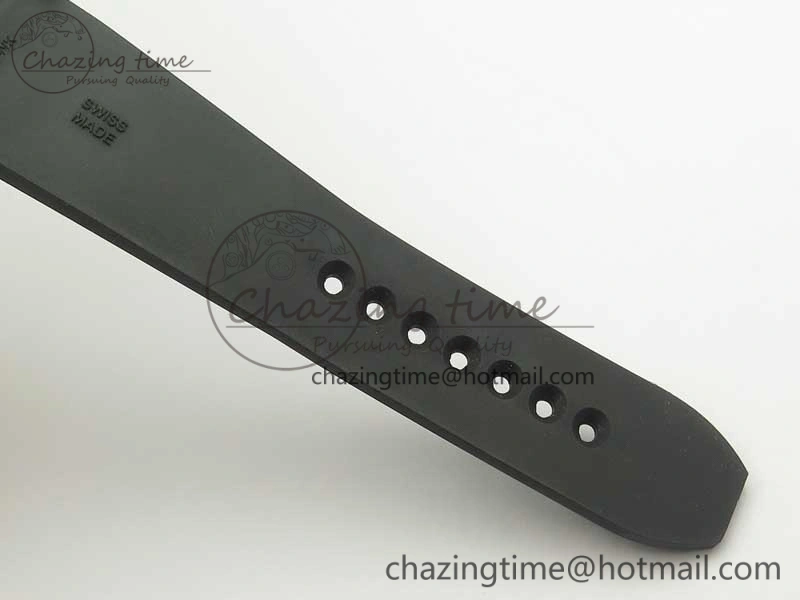 ZeroBulk Calibre De Cartier Diver Black JF 1:1 Best Edition White Dial On Black Rubber Strap A23J 6227