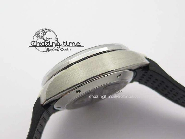 Vibrant Carrera Calibre 17 SS Black Dial On Black Rubber Strap A 9708