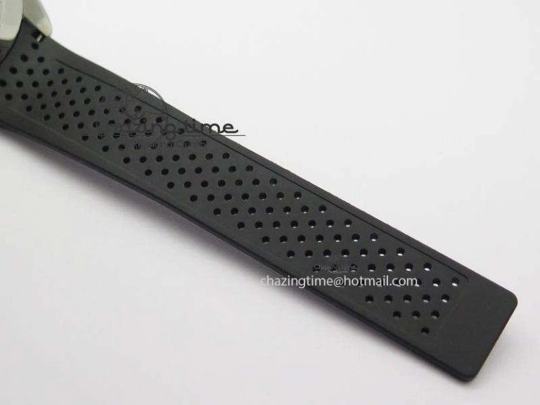 Vibrant Carrera Calibre 17 SS Black Dial On Black Rubber Strap A 9708