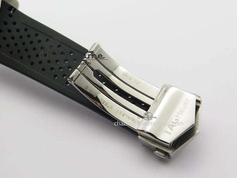 Vibrant Carrera Calibre 17 SS Black Dial On Black Rubber Strap A 9708