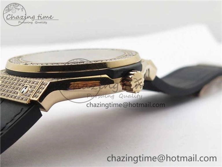 Refined Fusion Automatic  RG Diamonds Case WWF Best Edition Diamonds Paved Dial on Black Gummy Strap HB 6822