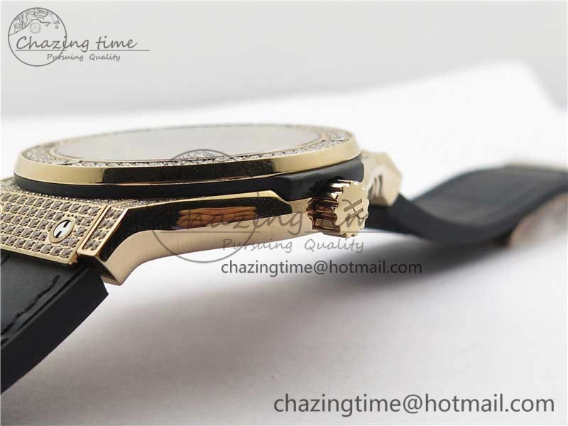 Refined Fusion Automatic  RG Diamonds Case WWF Best Edition Diamonds Paved Dial on Black Gummy Strap HB 6822