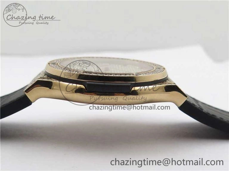 Refined Fusion Automatic  RG Diamonds Case WWF Best Edition Diamonds Paved Dial on Black Gummy Strap HB 6822