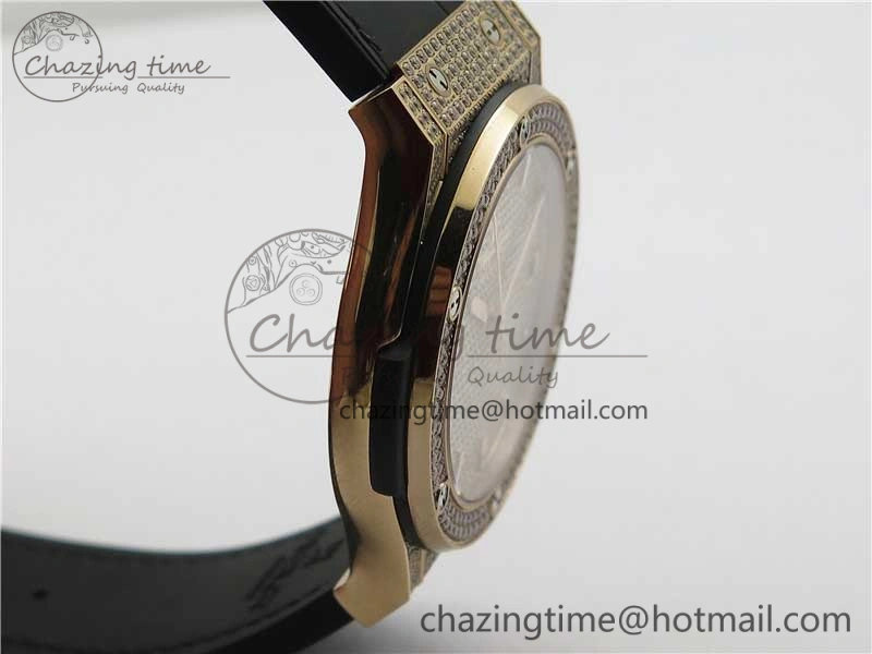 Refined Fusion Automatic  RG Diamonds Case WWF Best Edition Diamonds Paved Dial on Black Gummy Strap HB 6822