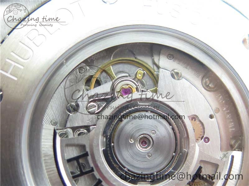 Fusion Automatic  SS Diamonds Case WWF Best Edition Diamonds Paved Dial on Black Gummy Strap HB Attractive 6821