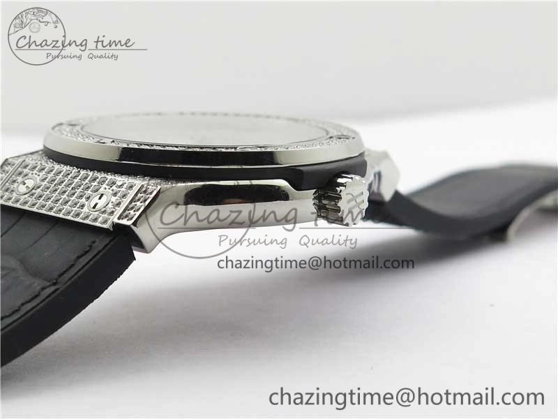Fusion Automatic SS WWF Best Edition Diamonds Case Diamonds Skull Dial on Black Leather Strap HB Snug 6823