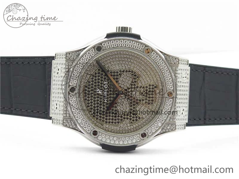 Fusion Automatic SS WWF Best Edition Diamonds Case Diamonds Skull Dial on Black Leather Strap HB Snug 6823