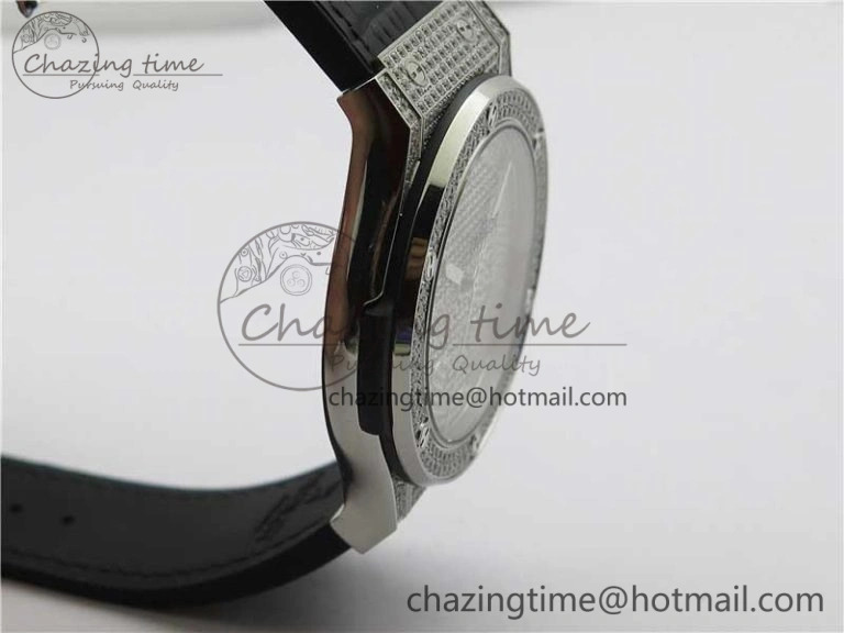 Fusion Automatic SS WWF Best Edition Diamonds Case Diamonds Skull Dial on Black Leather Strap HB Snug 6823