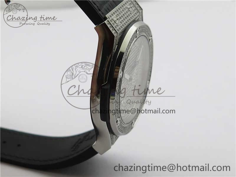 Fusion Automatic SS WWF Best Edition Diamonds Case Diamonds Skull Dial on Black Leather Strap HB Snug 6823