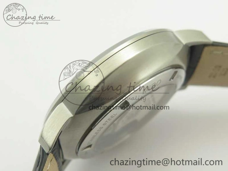 Commander Big Date SS OXF Gray Dial on Black Leather Strap A Modern 7608