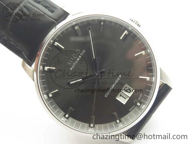 Commander Big Date SS OXF Gray Dial on Black Leather Strap A Modern 7608