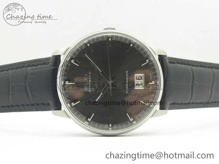 Commander Big Date SS OXF Gray Dial on Black Leather Strap A Modern 7608