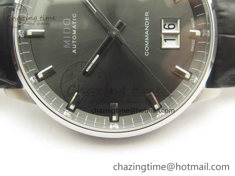 Commander Big Date SS OXF Gray Dial on Black Leather Strap A Modern 7608