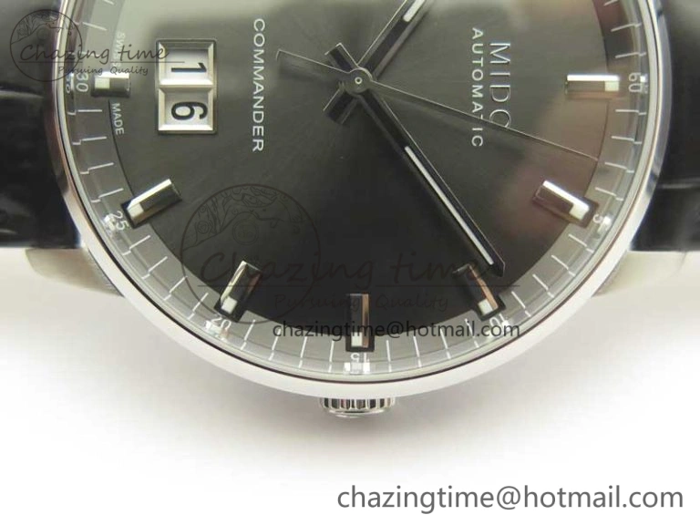 Commander Big Date SS OXF Gray Dial on Black Leather Strap A Modern 7608