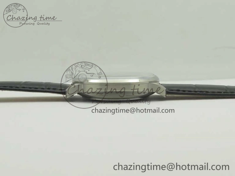 Commander Big Date SS OXF Gray Dial on Black Leather Strap A Modern 7608