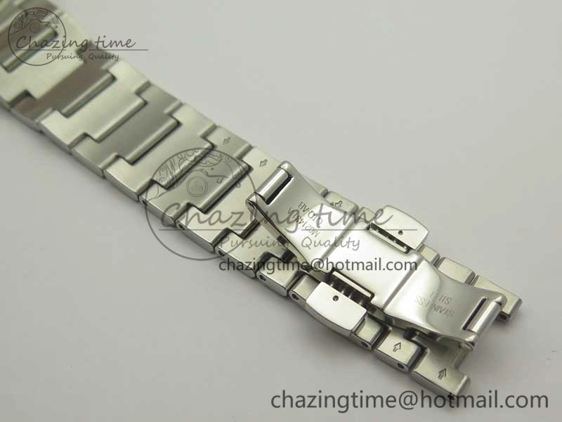 SunProtective Commander Big Date SS OXF Gray Dial on SS Bracelet A 7605