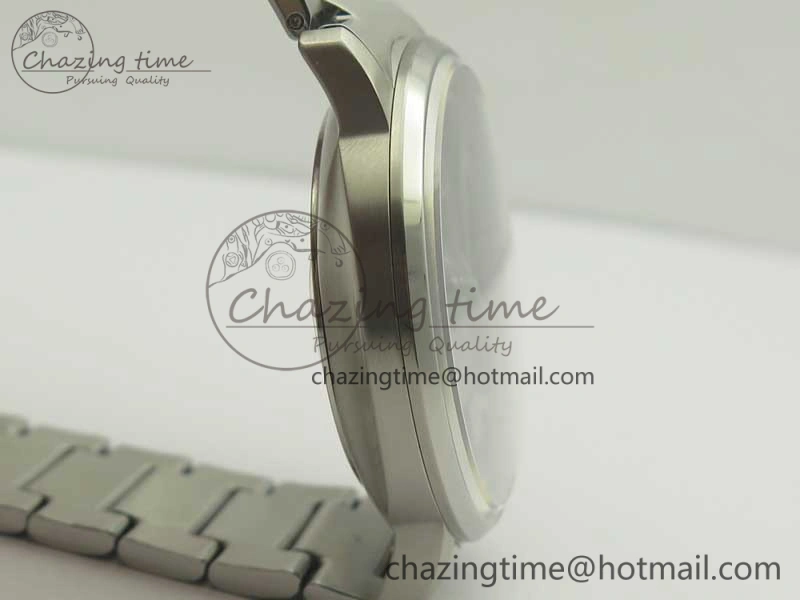 SunProtective Commander Big Date SS OXF Gray Dial on SS Bracelet A 7605