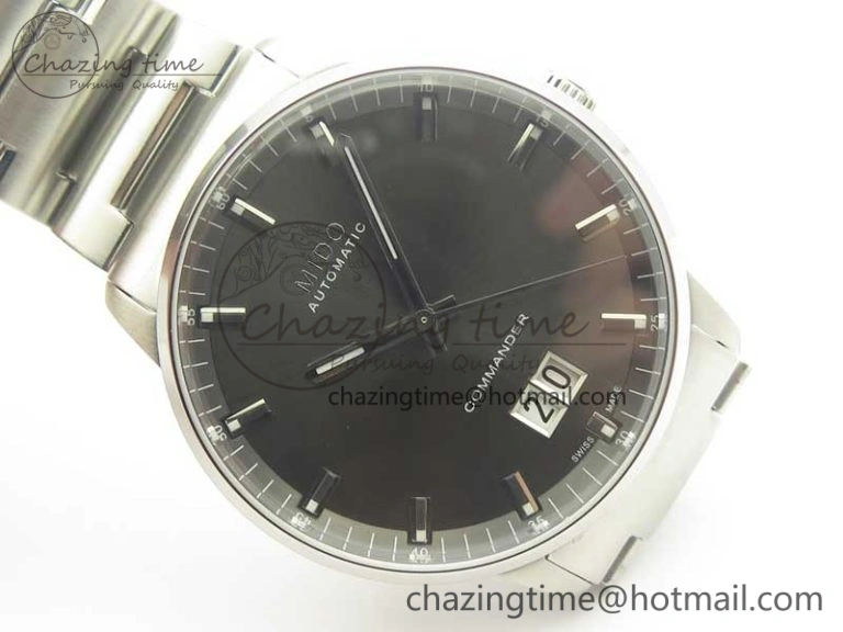 SunProtective Commander Big Date SS OXF Gray Dial on SS Bracelet A 7605