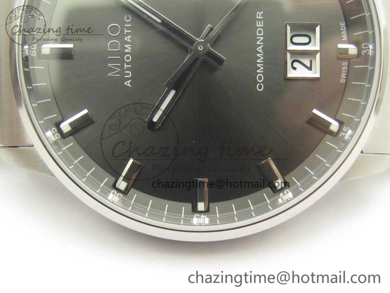 SunProtective Commander Big Date SS OXF Gray Dial on SS Bracelet A 7605