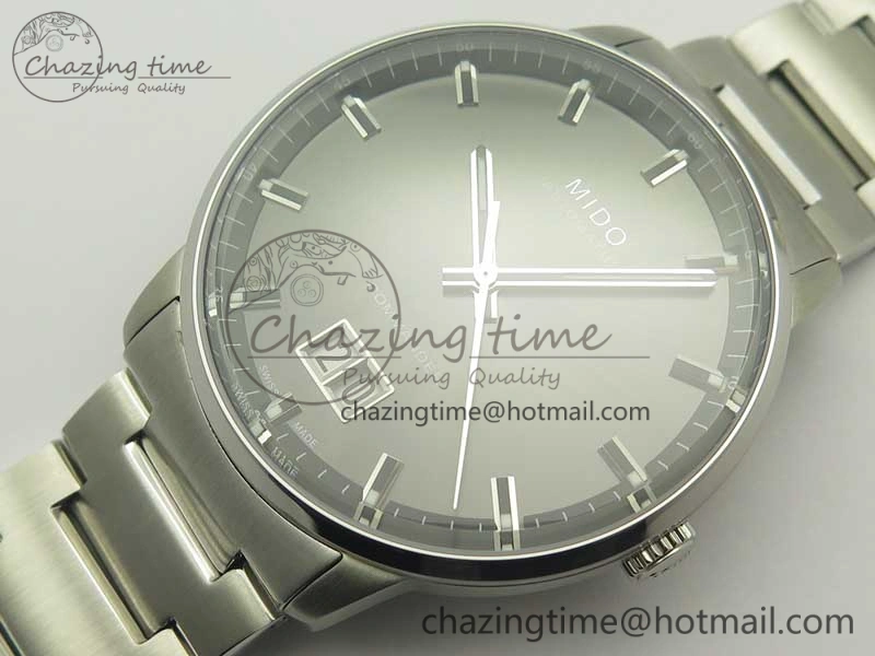SunProtective Commander Big Date SS OXF Gray Dial on SS Bracelet A 7605