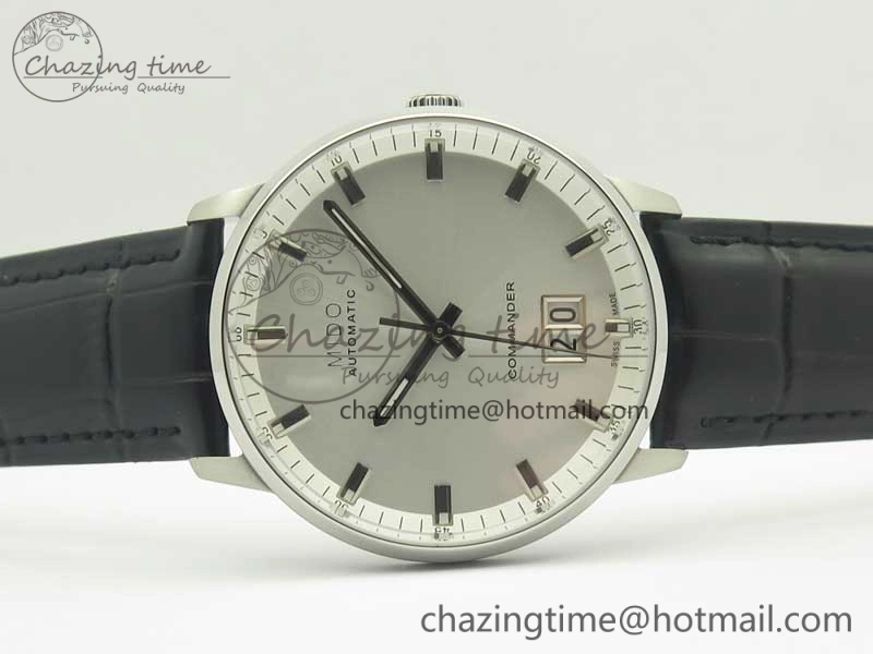Commander Big Date SS OXF White Dial on Black Leather Strap A Soft 7610
