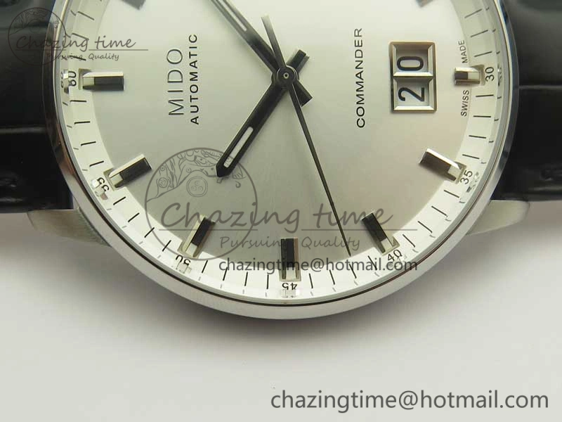 Commander Big Date SS OXF White Dial on Black Leather Strap A Soft 7610