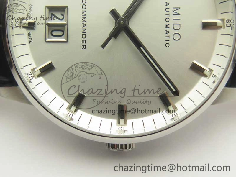 Commander Big Date SS OXF White Dial on Black Leather Strap A Soft 7610