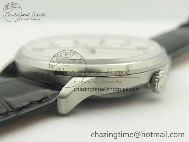 Commander Big Date SS OXF White Dial on Black Leather Strap A Soft 7610