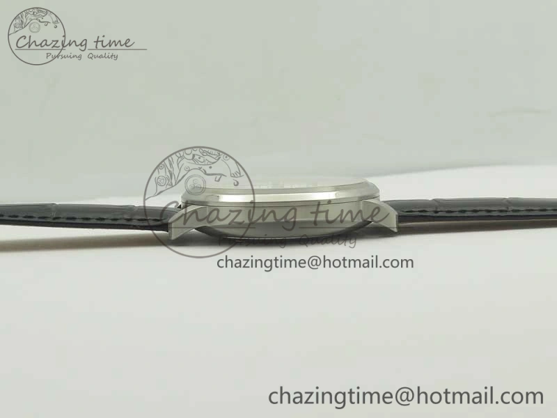 Commander Big Date SS OXF White Dial on Black Leather Strap A Soft 7610