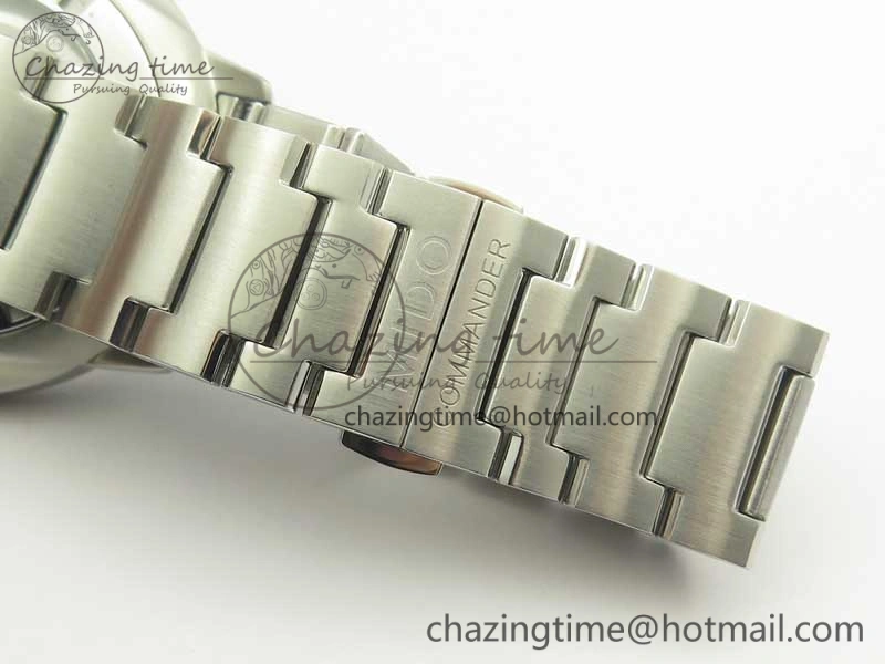 Functional Commander Big Date SS OXF White Dial on SS Bracelet A 7606