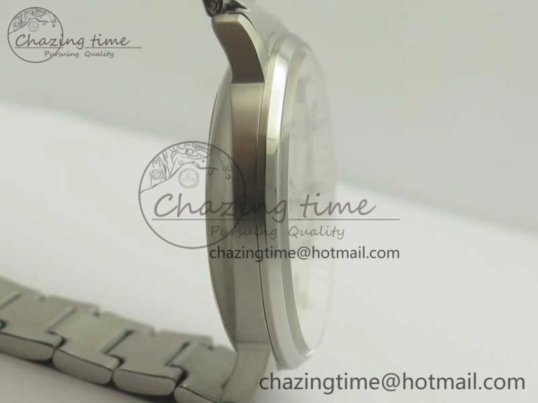 Functional Commander Big Date SS OXF White Dial on SS Bracelet A 7606