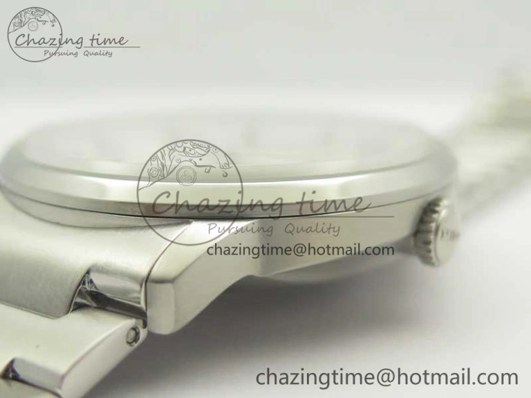 Functional Commander Big Date SS OXF White Dial on SS Bracelet A 7606