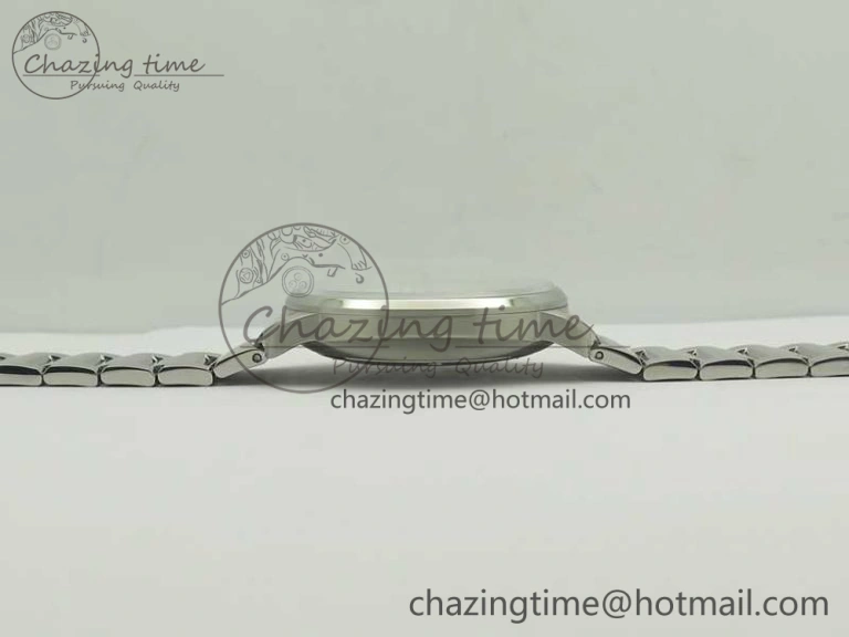 Functional Commander Big Date SS OXF White Dial on SS Bracelet A 7606