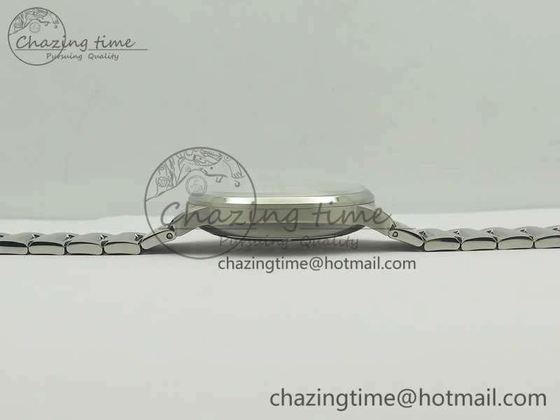 Functional Commander Big Date SS OXF White Dial on SS Bracelet A 7606