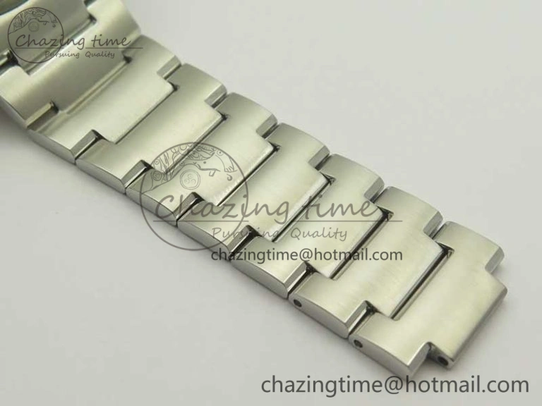 Functional Commander Big Date SS OXF White Dial on SS Bracelet A 7606