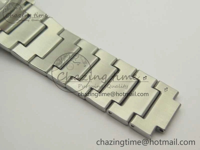 Functional Commander Big Date SS OXF White Dial on SS Bracelet A 7606