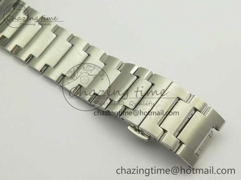 Functional Commander Big Date SS OXF White Dial on SS Bracelet A 7606