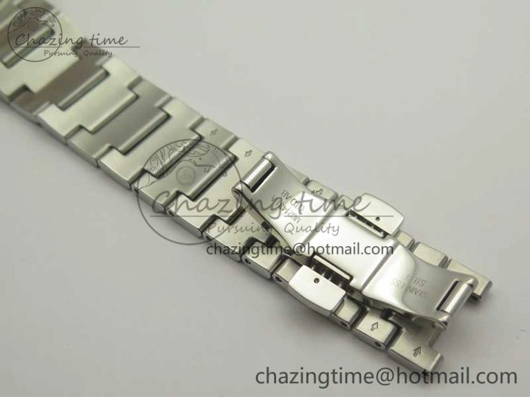 Functional Commander Big Date SS OXF White Dial on SS Bracelet A 7606