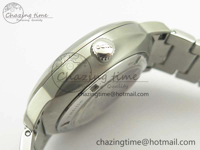 Functional Commander Big Date SS OXF White Dial on SS Bracelet A 7606