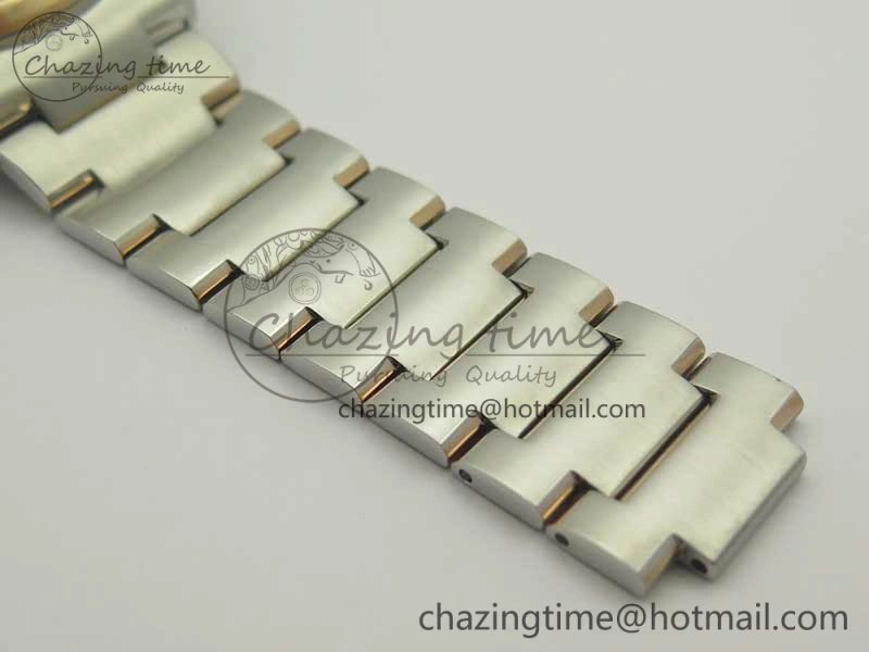 Commander Big Date SS RG OXF White Dial on SS RG Bracelet A WellDesigned 7604